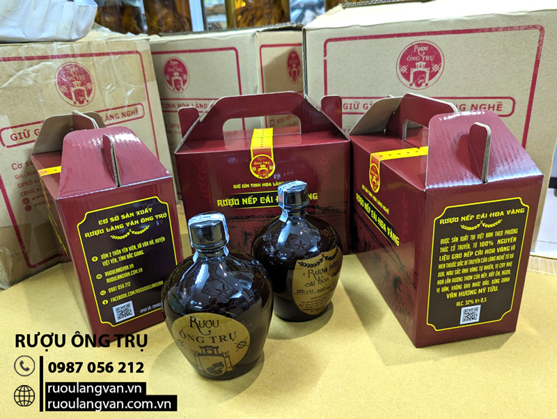 Bình rượu và hộp đựng rượu
